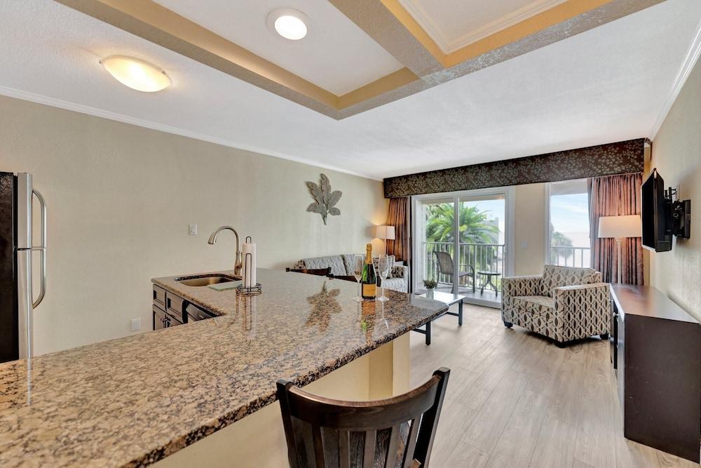 Seaside Luxury Oasis with balcony photo 51