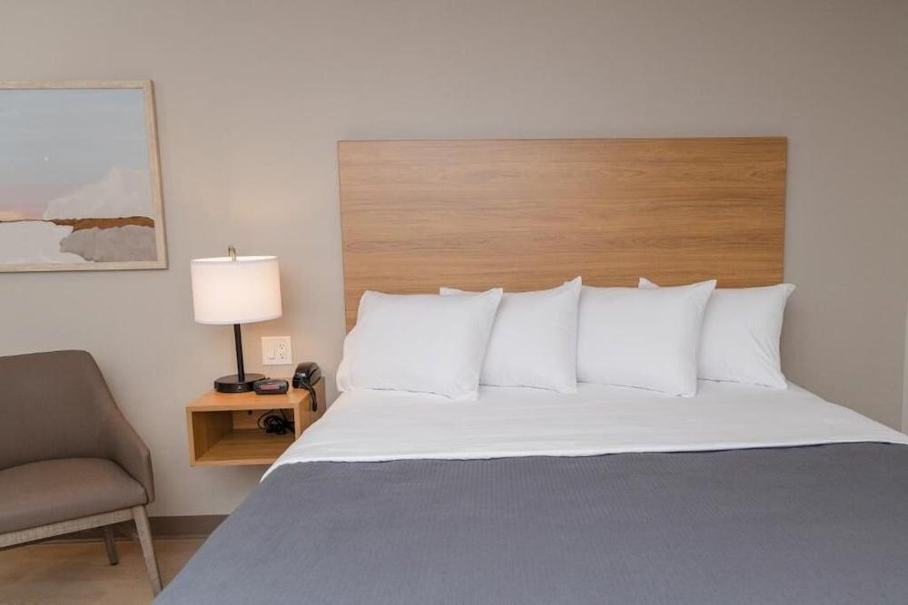 LivAway Suites Phoenix-Surprise photo 21