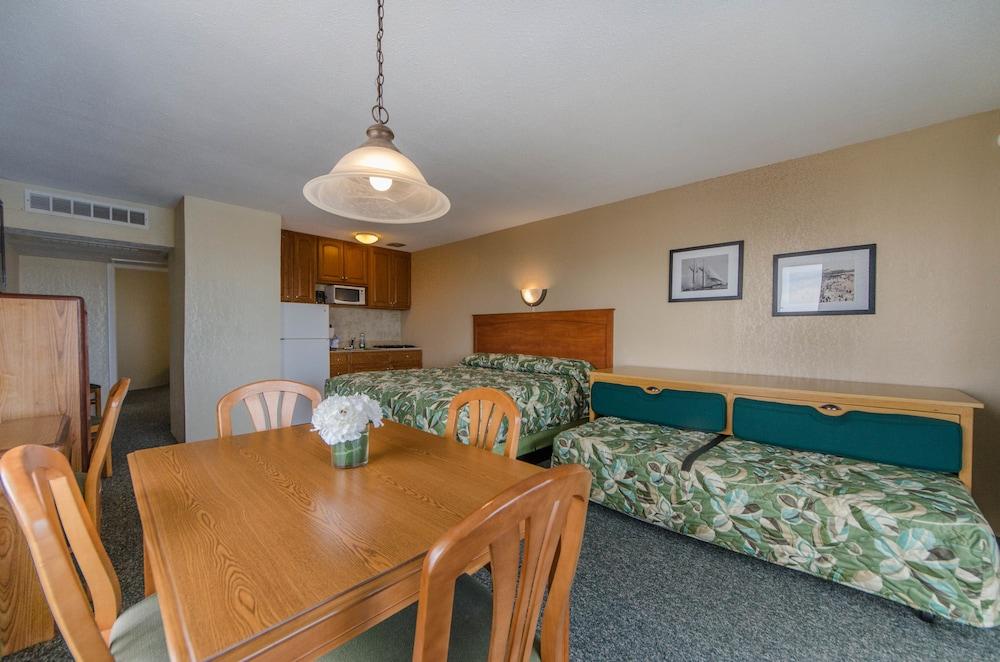 Attache Motel photo 48