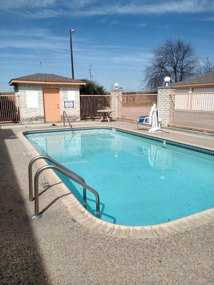 Budget Inn photo 16