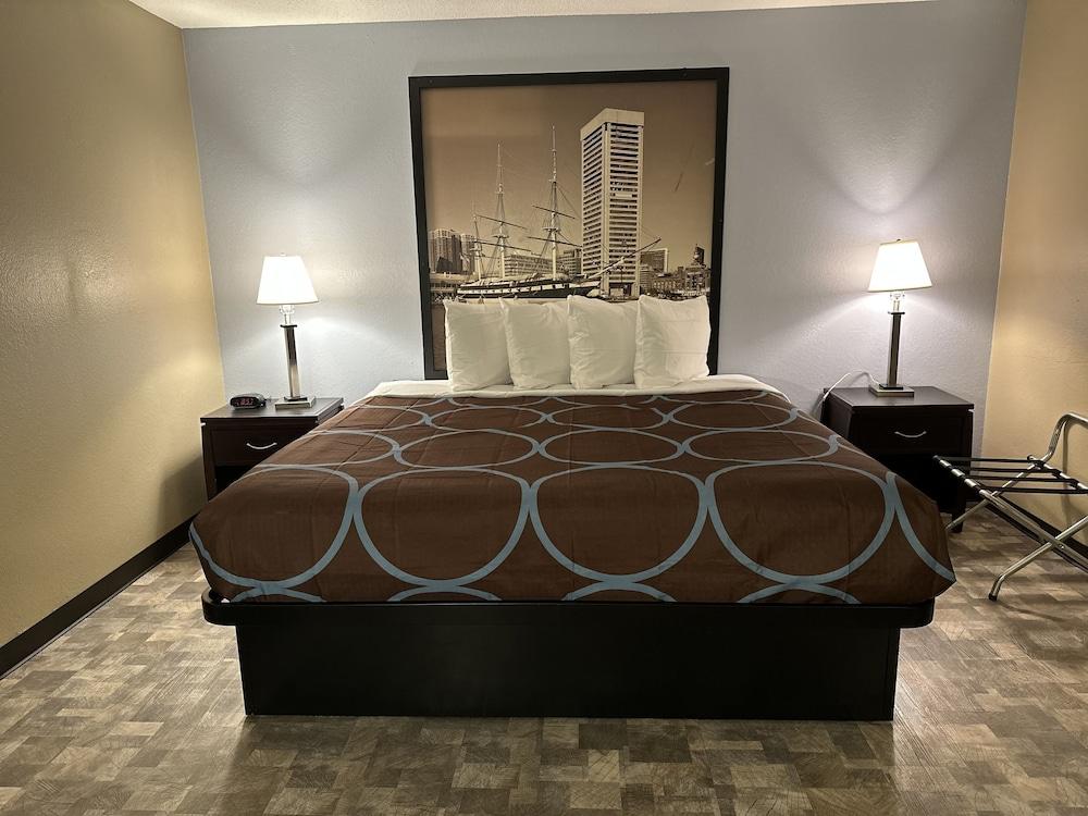 Super 8 by Wyndham Baltimore/Essex Area photo 4