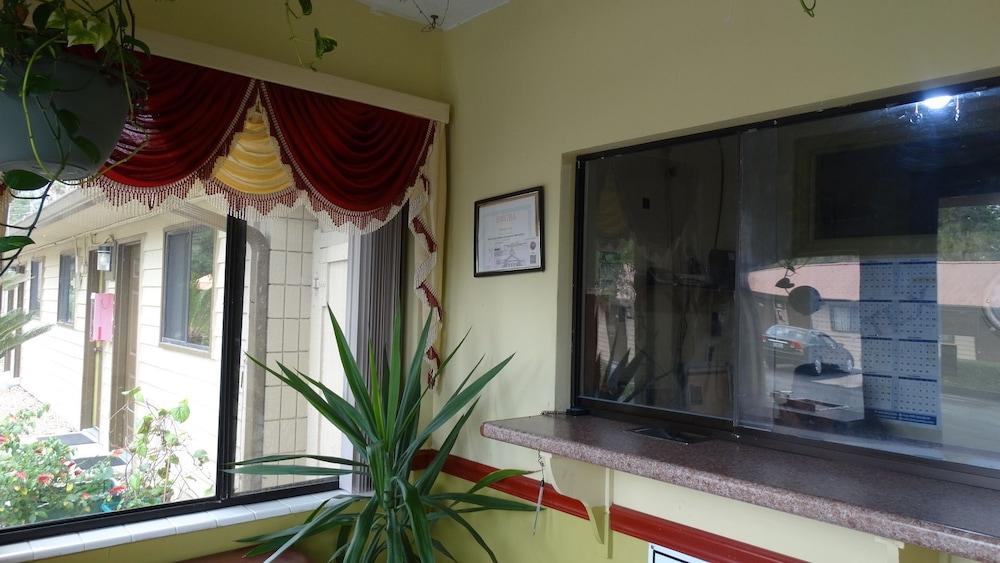 Budget Inn photo 2