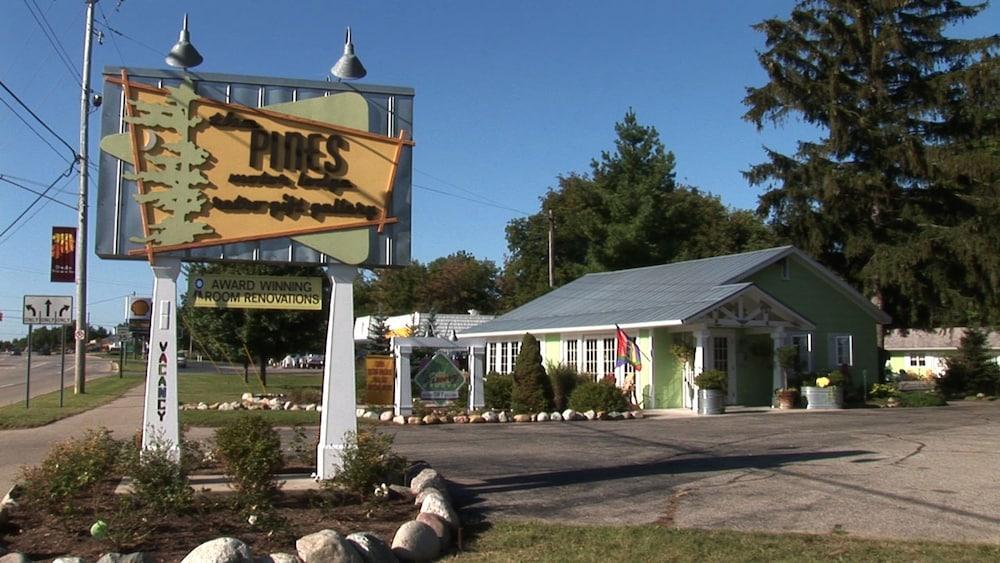 The Pines Motorlodge photo 11
