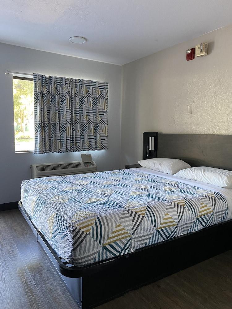 Motel 6 Lantana, FL photo 9