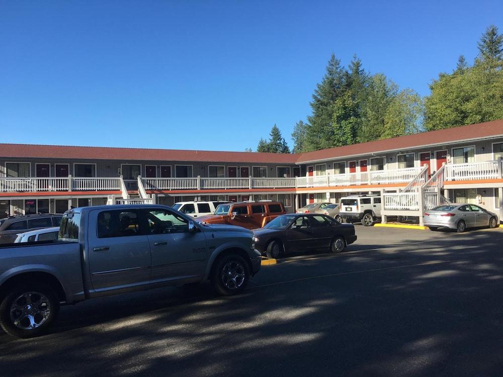 Belfair Motel photo 36