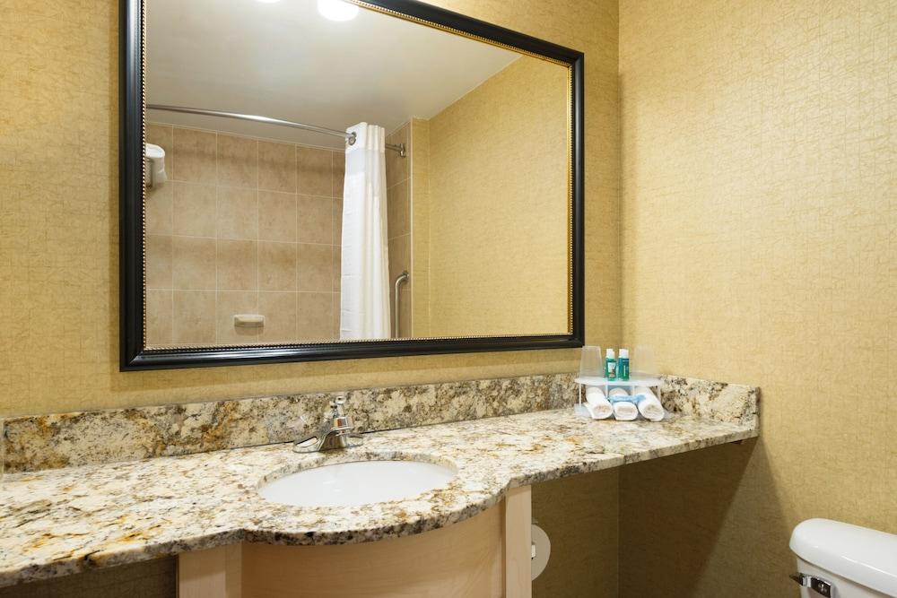 Holiday Inn Express New York City- Wall Street by IHG photo 16
