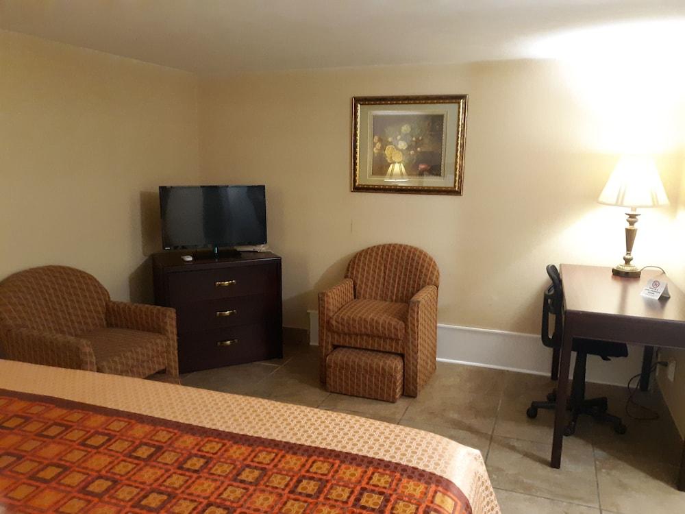 Rodeway Inn photo 6