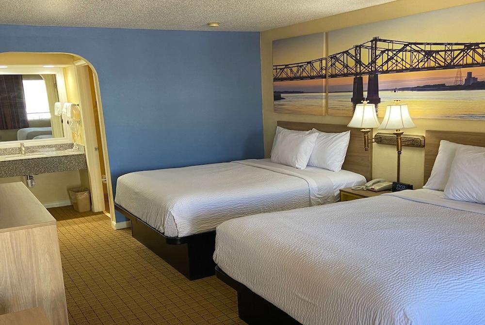 Days Inn by Wyndham Clinton photo 11