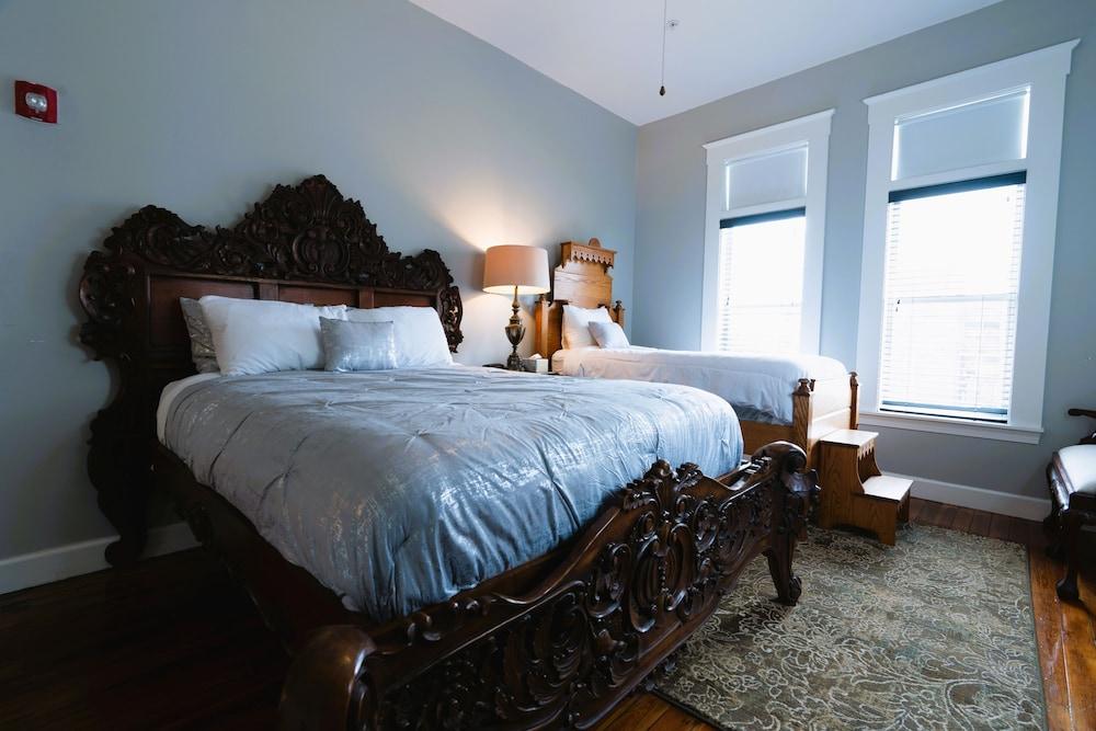 Oak Tree Hotel photo 32