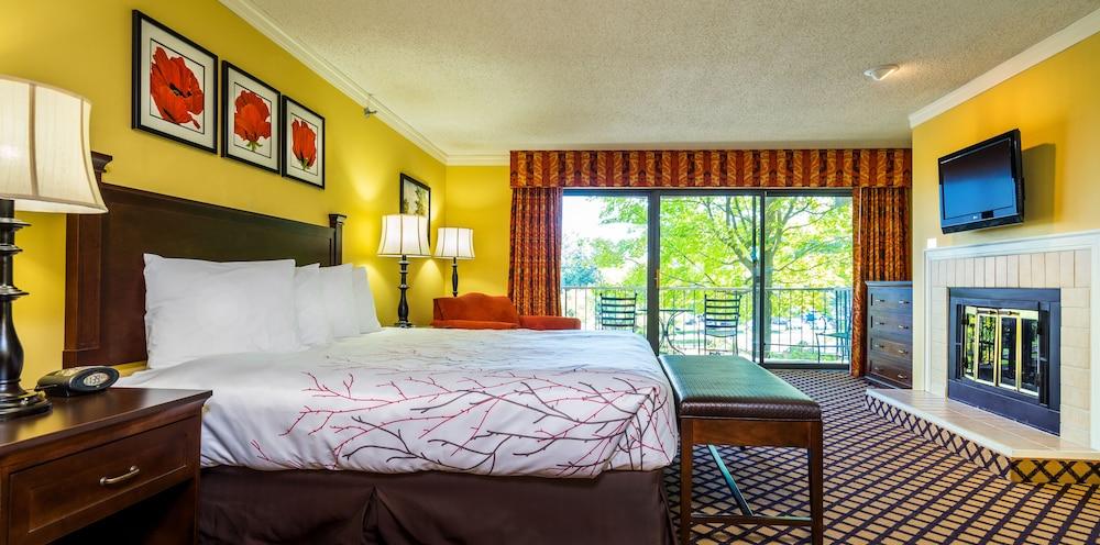 The Lakeview Hotel, Shanty Creek Resort photo 3