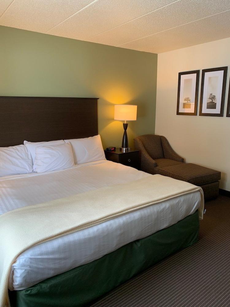 AmericInn by Wyndham Hampton photo 25