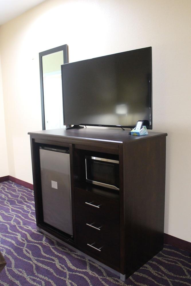 Express Inn & Suites - Bush Airport photo 21