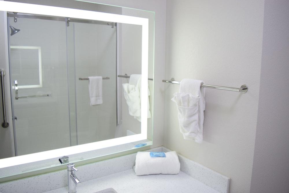 Holiday Inn Express Hotel & Suites West I 10 by IHG photo 53