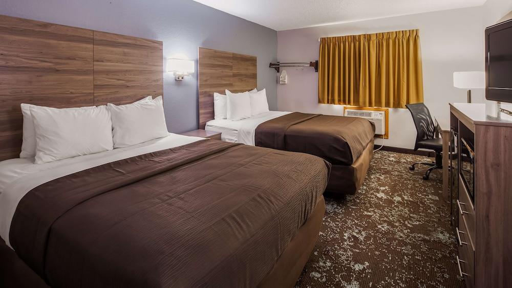 Ramada by Wyndham Cedar Rapids South photo 11