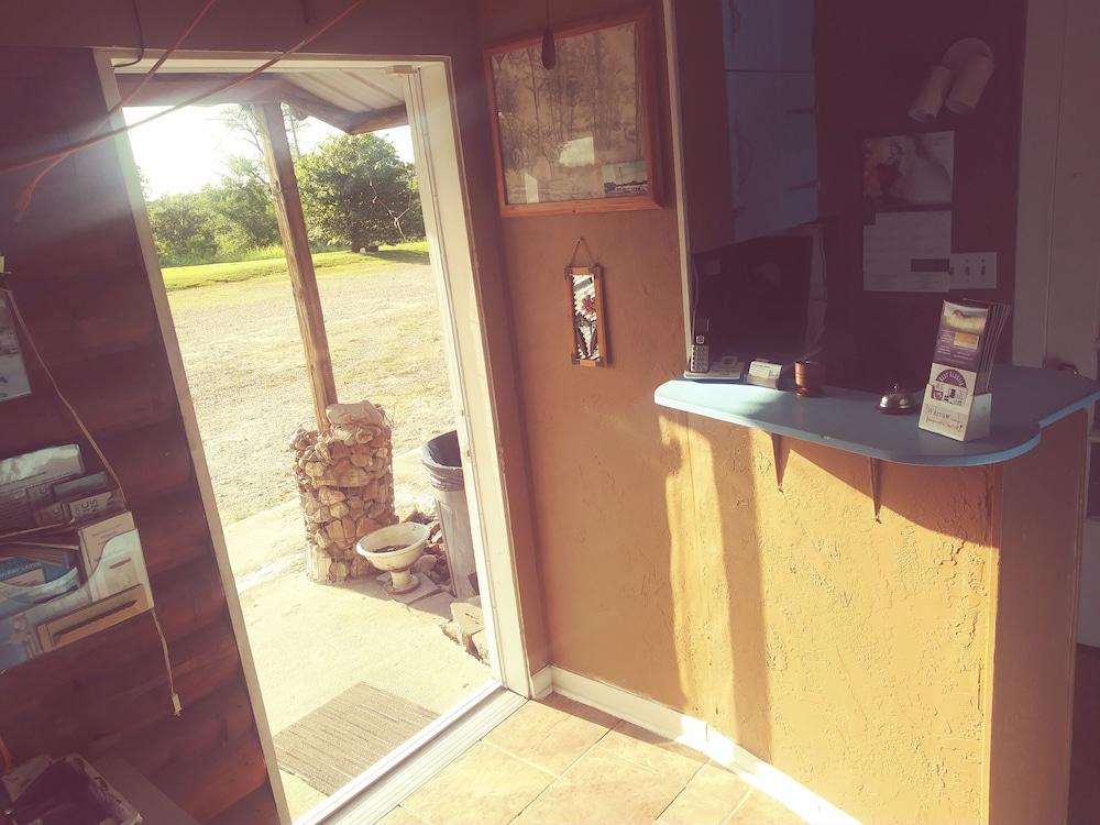 Headwaters Motel photo 2