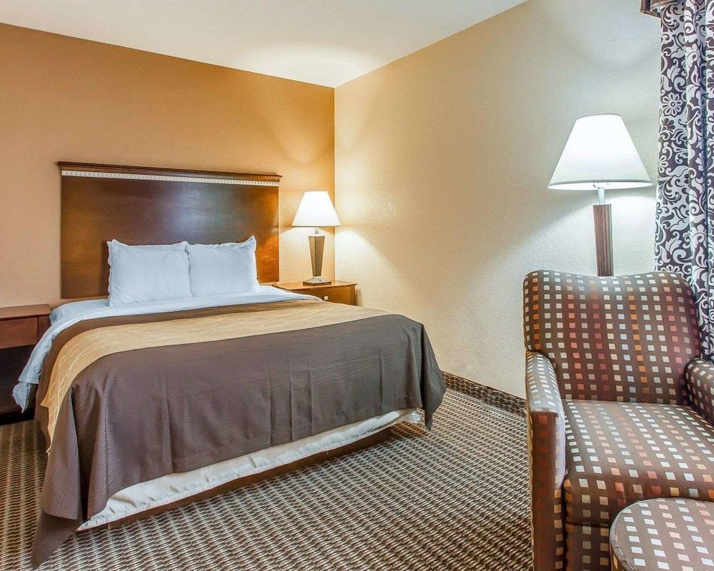 Quality Inn & Suites Mount Pleasant photo 12