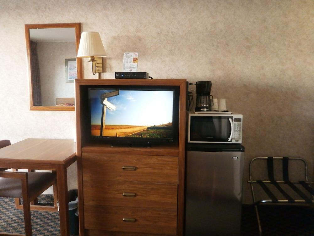 Richmond Inn & Suites photo 16