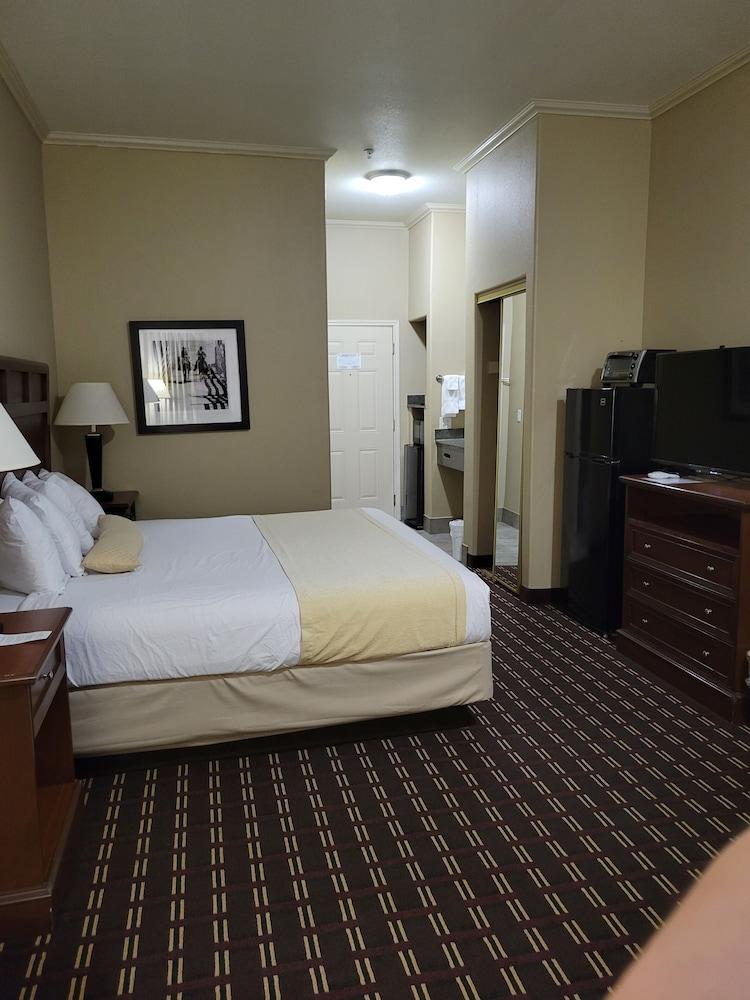 Cotulla Whitten Inn photo 16