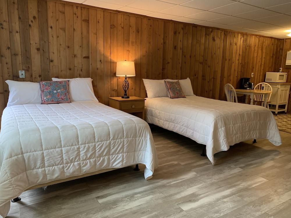 Vineyard Harbor Motel - Private Beach photo 14