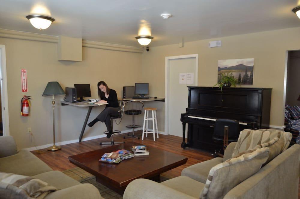 Bent Prop Inn & Hostel Downtown photo 38