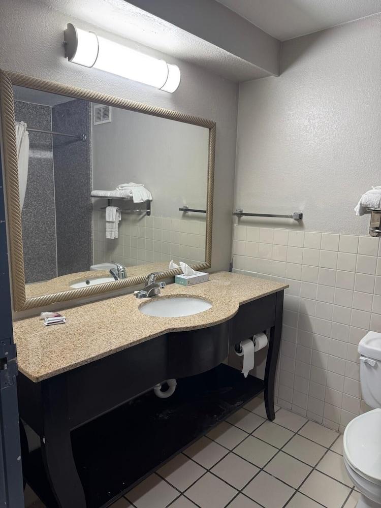 Executive Inn and Suites Baker photo 20