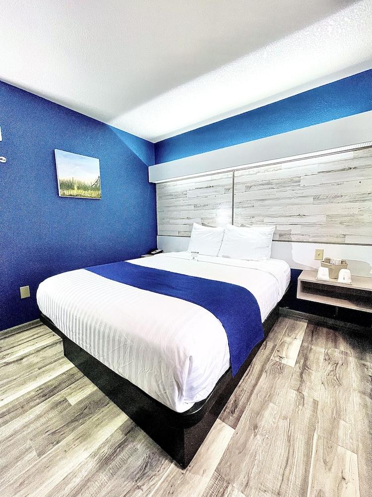 Microtel Inn & Suites by Wyndham Tomah photo 32