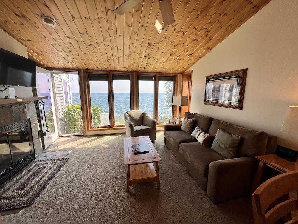 Bluefin Bay on Lake Superior photo 22