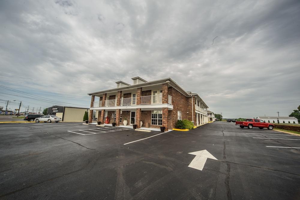 Richland Inn Lawrenceburg photo 37