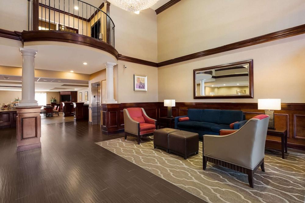 Comfort Suites Near University photo 4