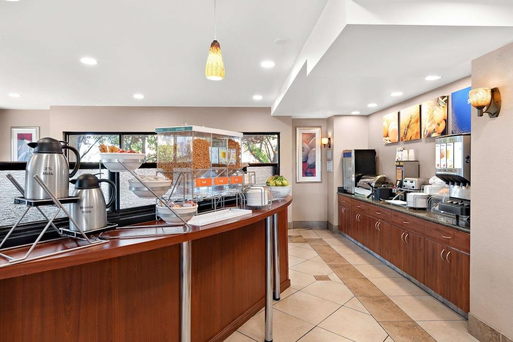 Comfort Suites Vacaville-Napa Valley Area photo 27