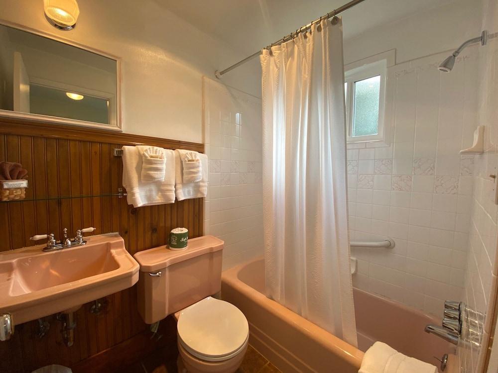 Emerald Valley Inn photo 52