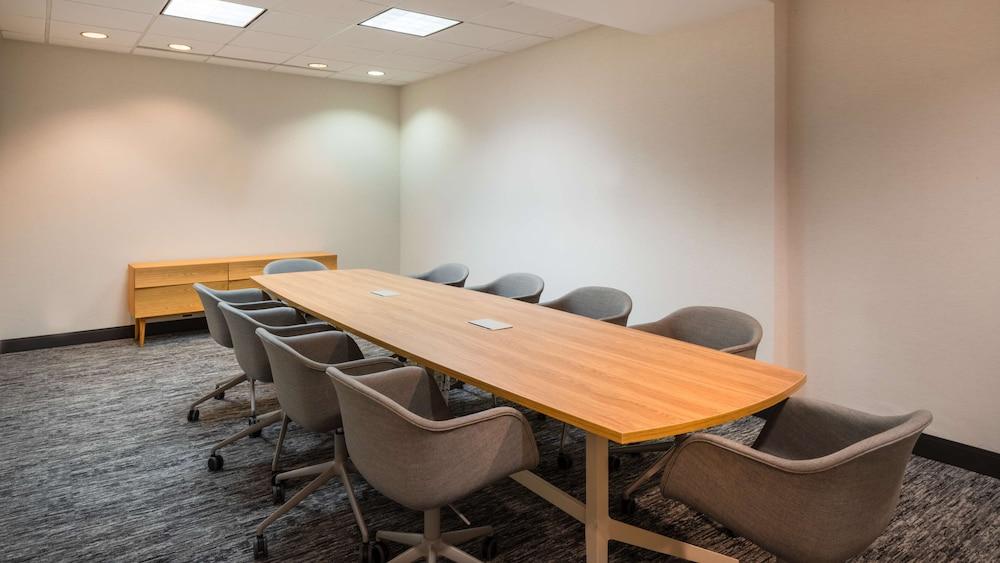 DoubleTree by Hilton Newark Penn Station photo 22