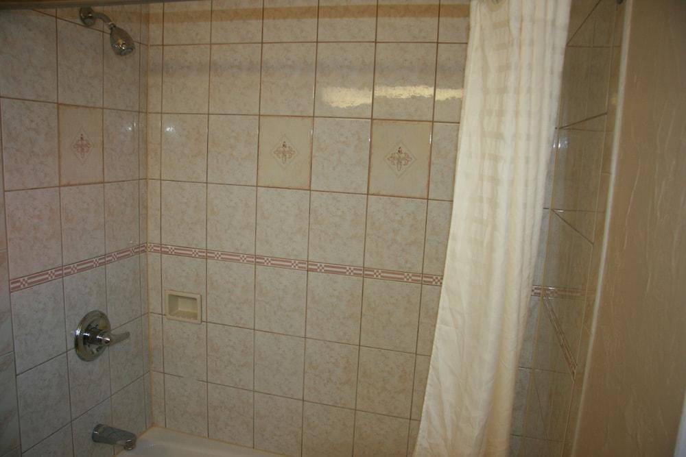 Civic Center Lodge photo 12