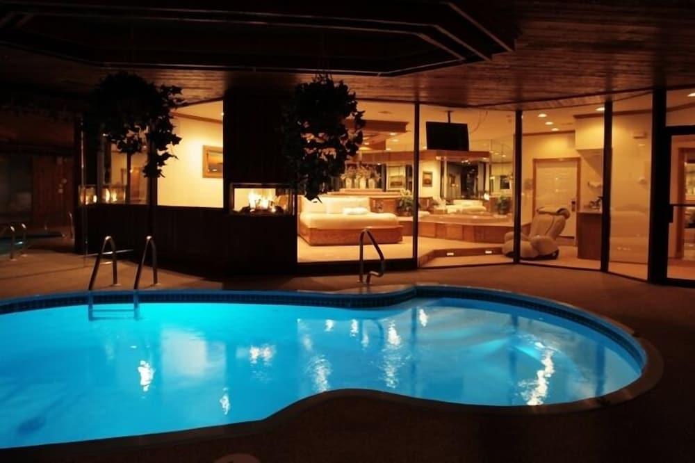 Sybaris Pool Suites Mequon photo 29