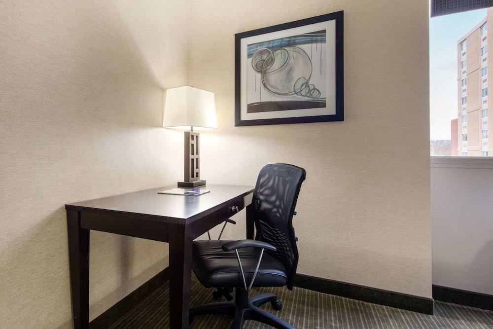 Quality Inn & Suites Charleston - Civic Center photo 13
