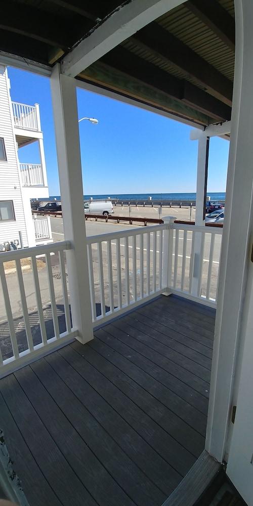Breakers by the Sea photo 26