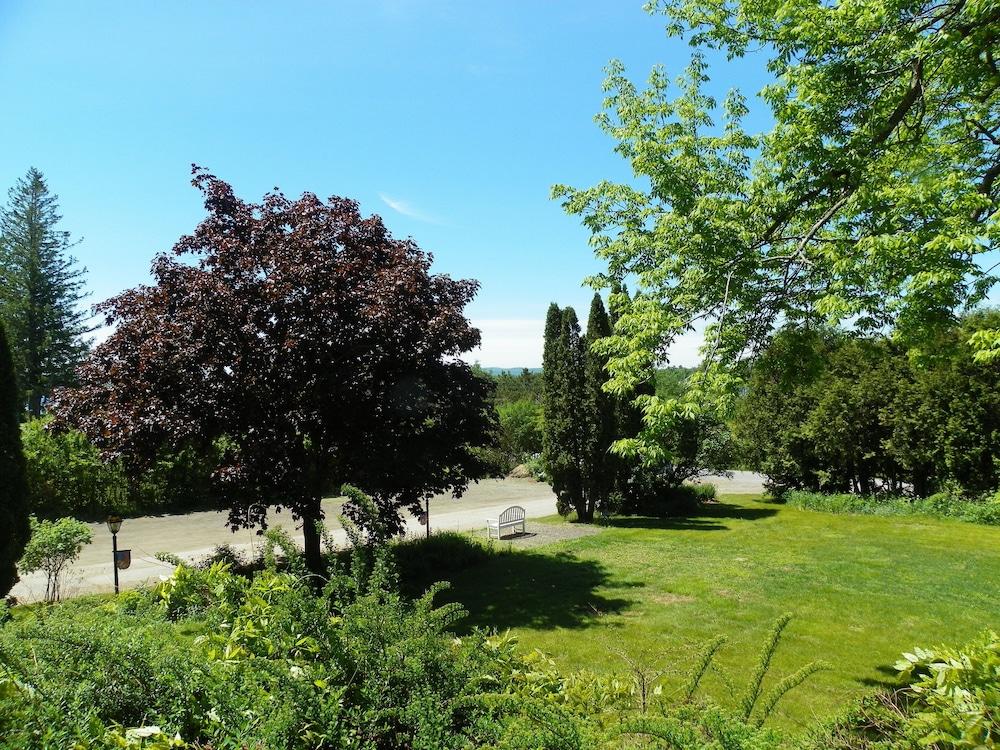 Homeport Inn and Tavern photo 88