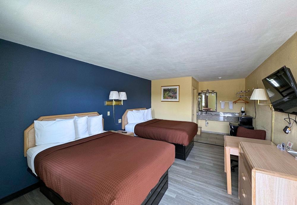 Westwoods Motel photo 6