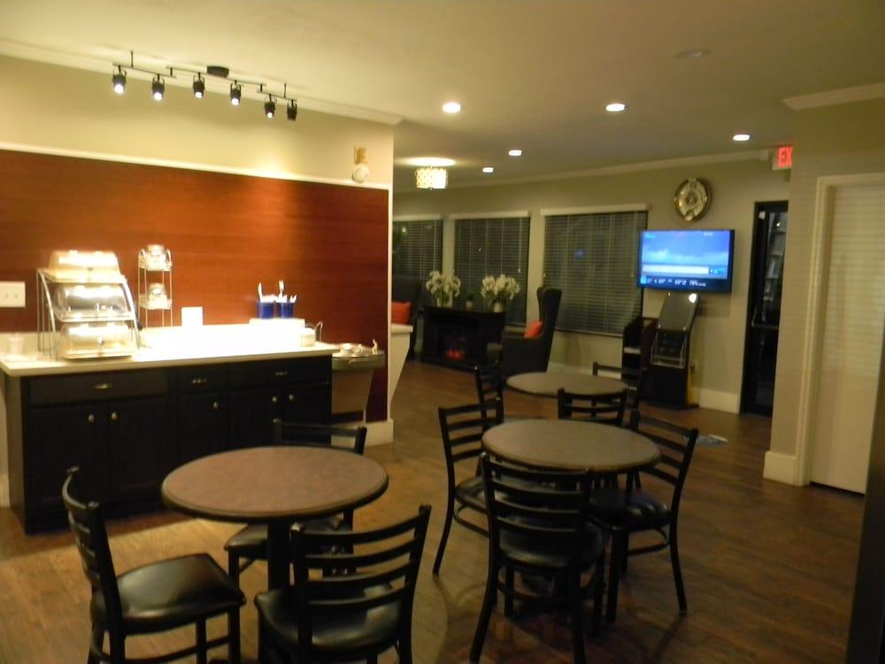 Days Inn by Wyndham Bainbridge photo 5