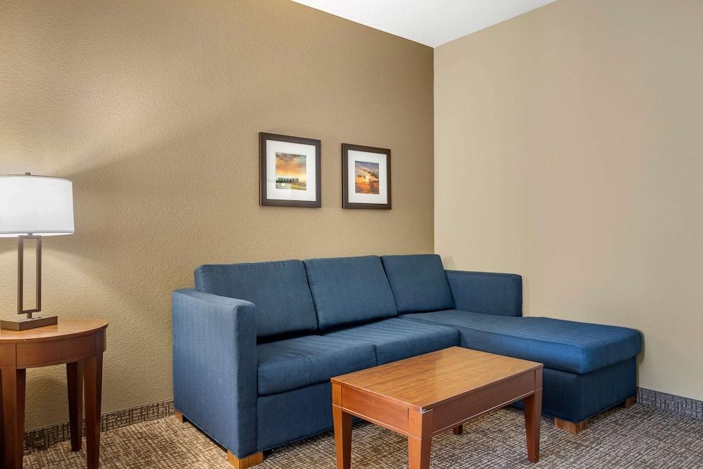 Comfort Inn & Suites Augusta photo 8
