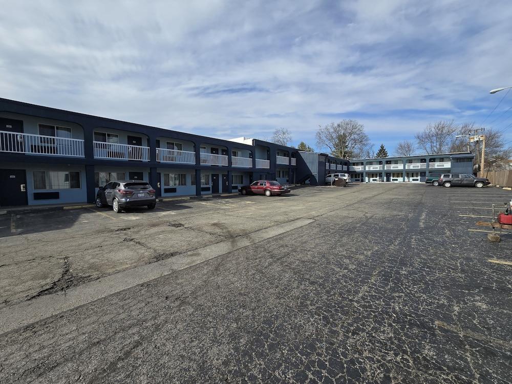 Richmond Inn & Suites photo 25