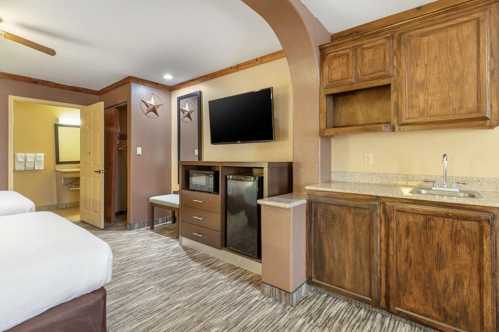 Best Western Windwood Inn & Suites photo 4