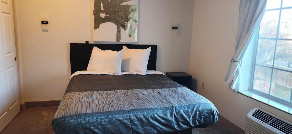 The Enchanted Suites & Residence photo 7