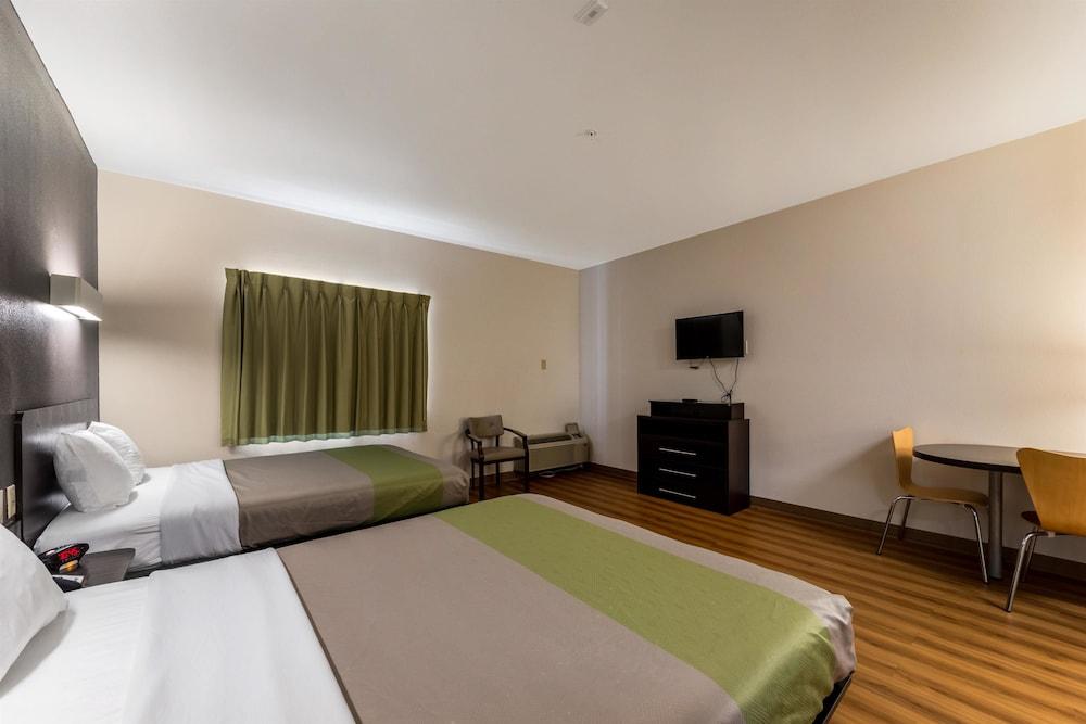 Super 8 by Wyndham Kenedy photo 13
