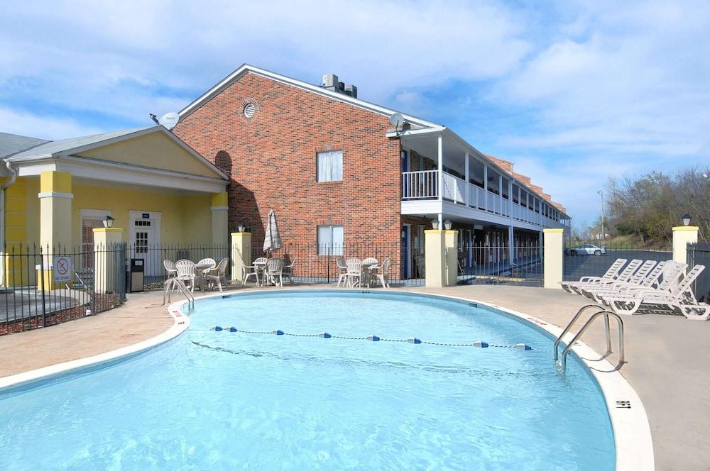 Days Inn by Wyndham KU Lawrence photo 18