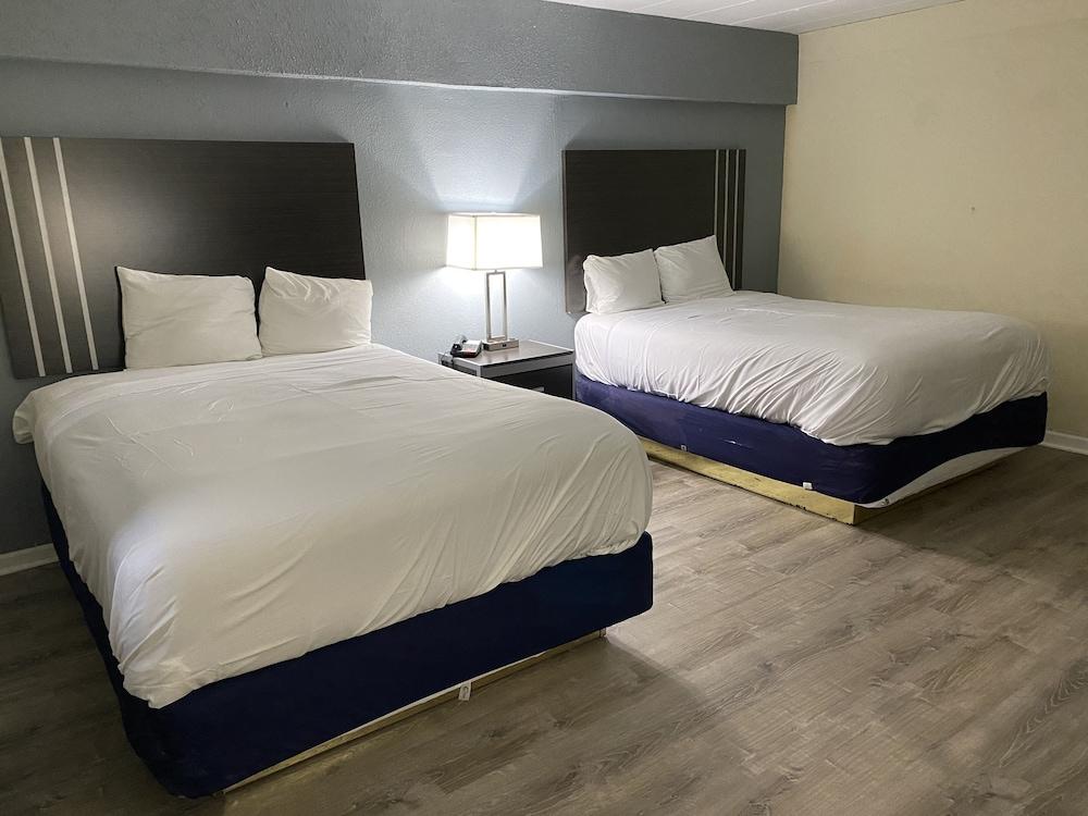 Red Carpet Inn & Suites photo 17