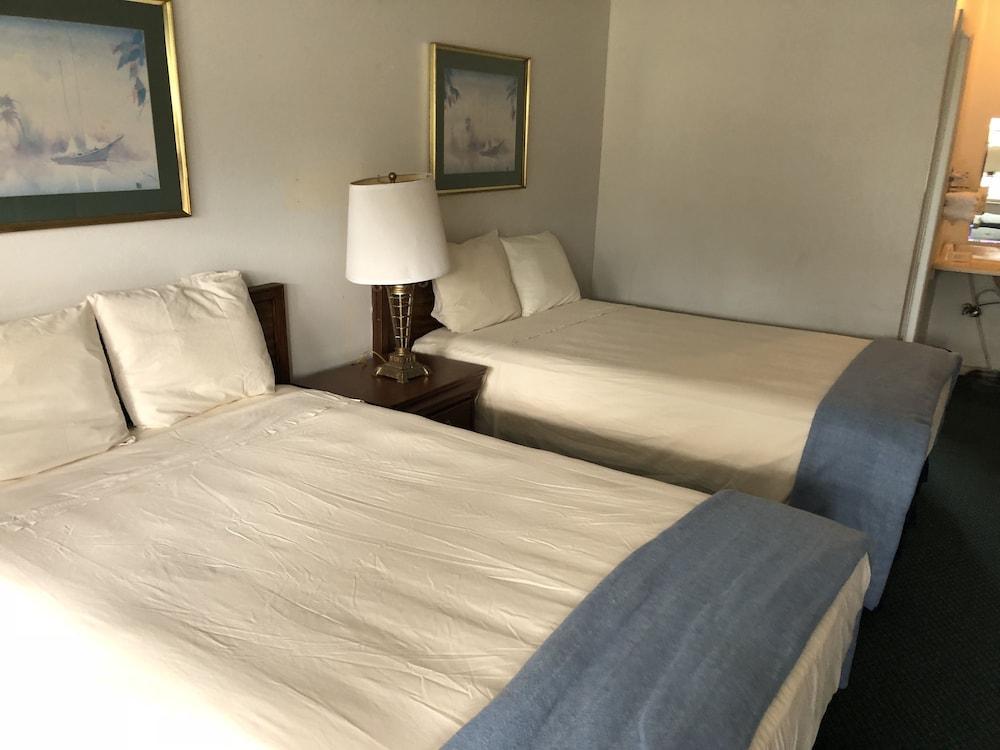 Motel 8 Lake City photo 13