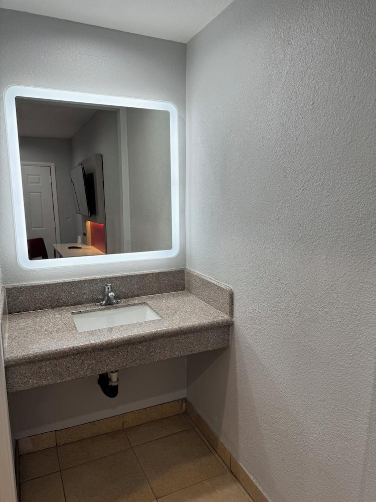 Lincoln Motel photo 44