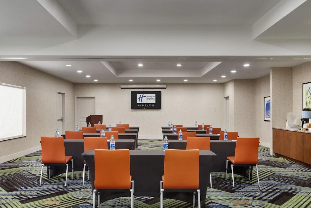 Holiday Inn Express Inn & Suites Searcy by IHG photo 60