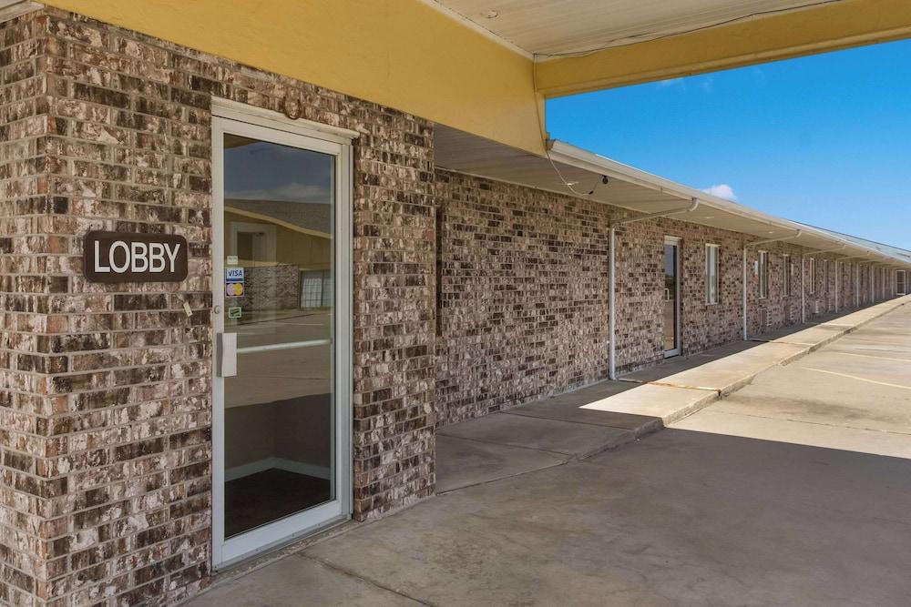 Motel 6 Concordia, MO photo 43